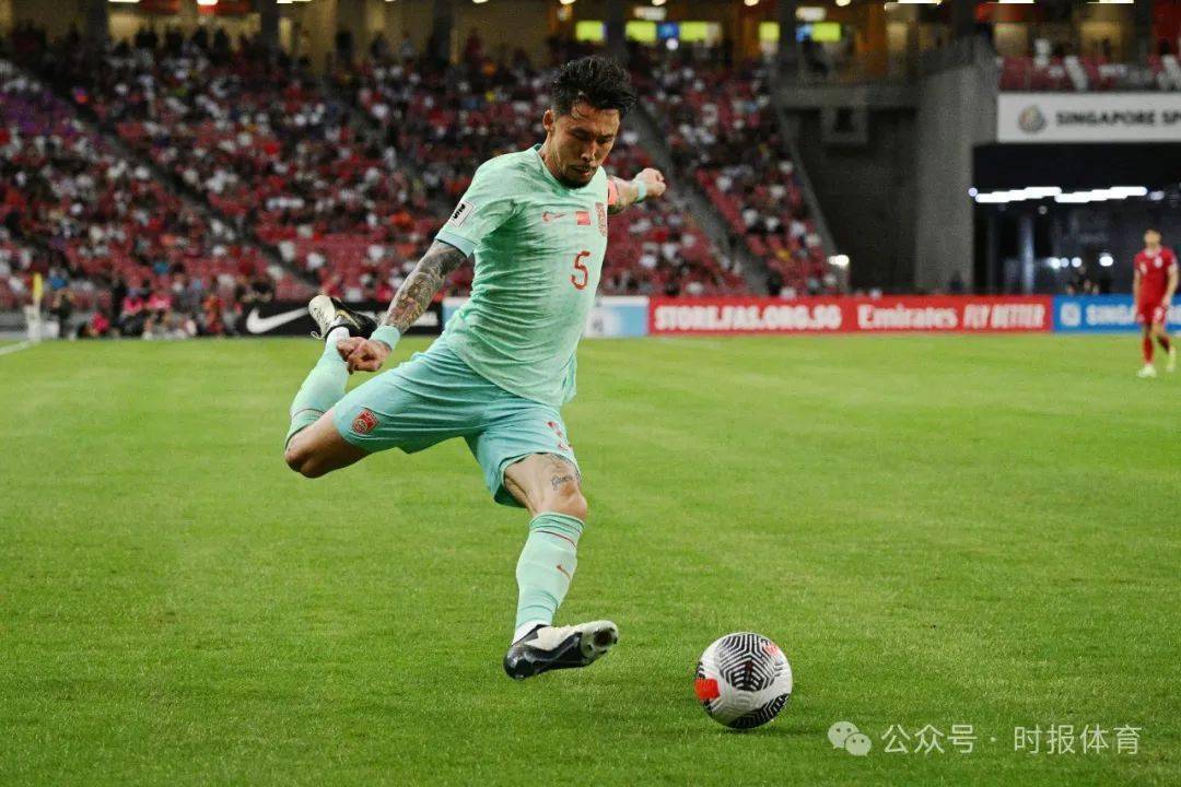 精彩瞬间回放，球员犯错影响比赛