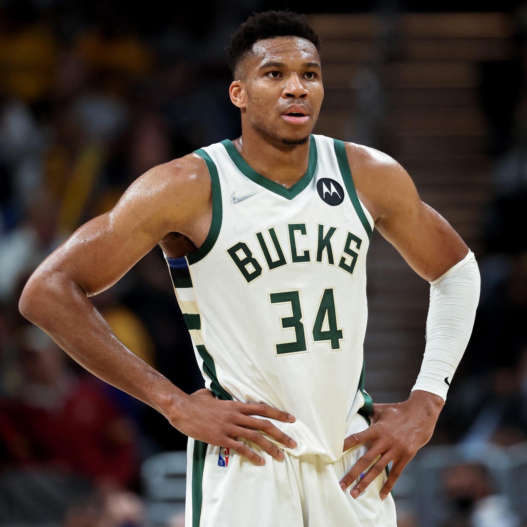 开云体育平台-包含雄鹿主帅安特托孔波激励球队，力争进季后赛的词条