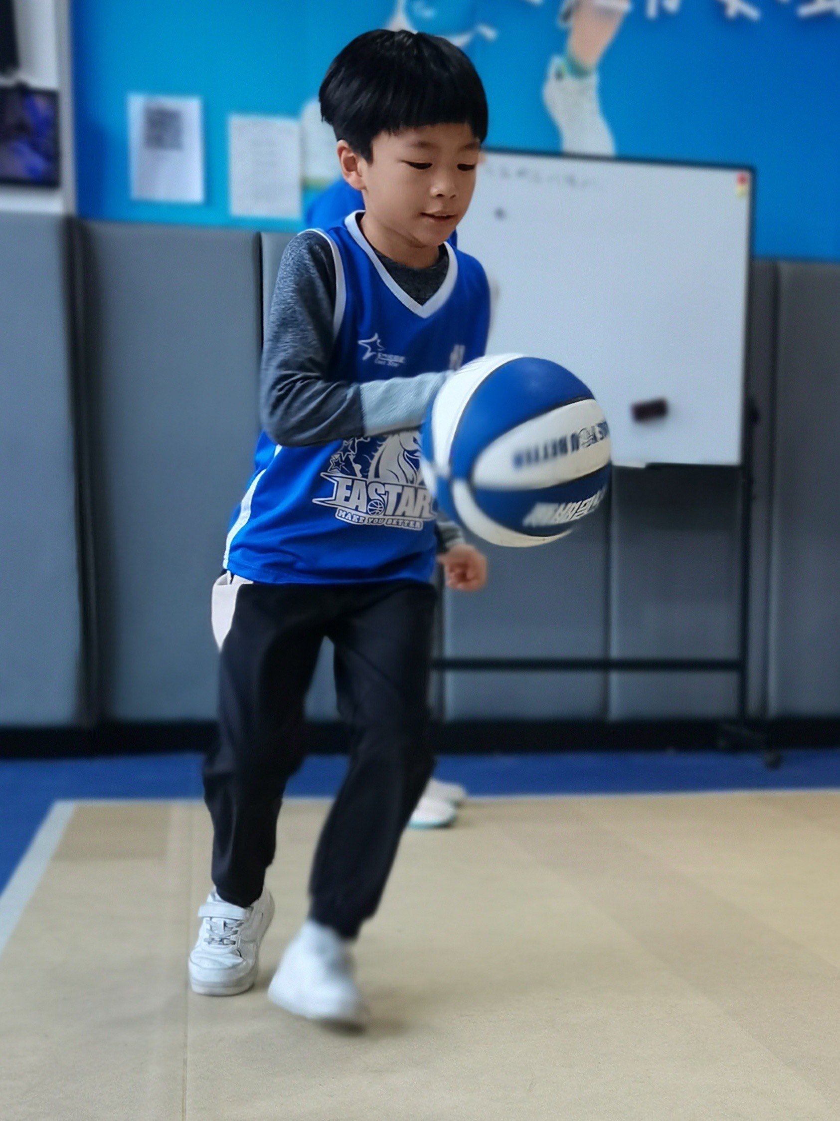 开云体育链接-弯腰大师“篮球少年”热衷于打造青少年篮球特训营的简单介绍