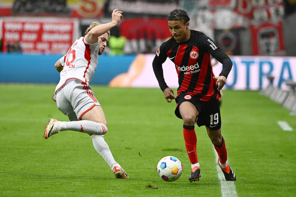 开云体育下载-法兰克福球队实现轻松取胜，稳居上游