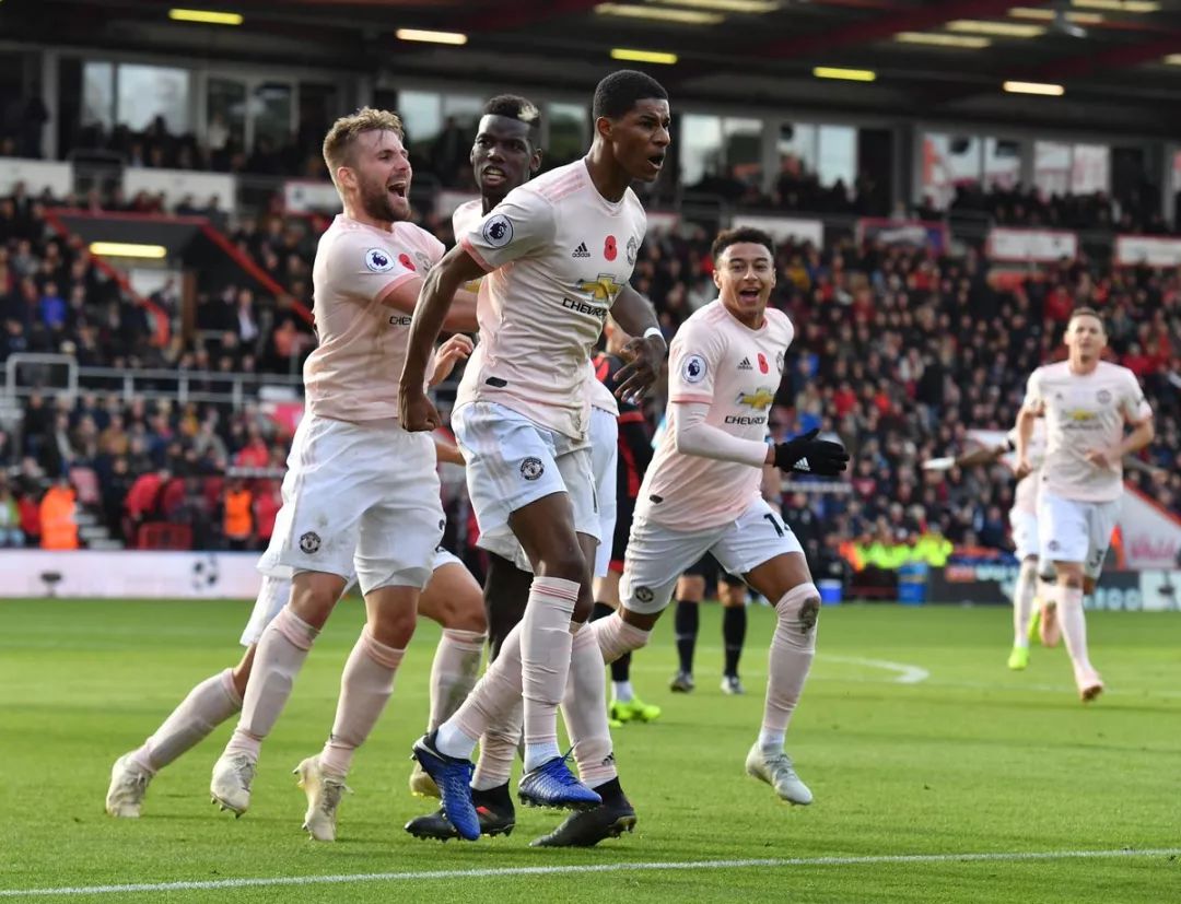 传奇重现：沙尔克巨人迎战柏林狼队的简单介绍