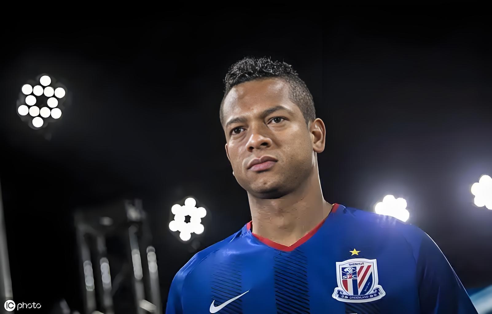 包含广州恒大主场逆转山东鲁能，榜首优势进一步扩大！的词条