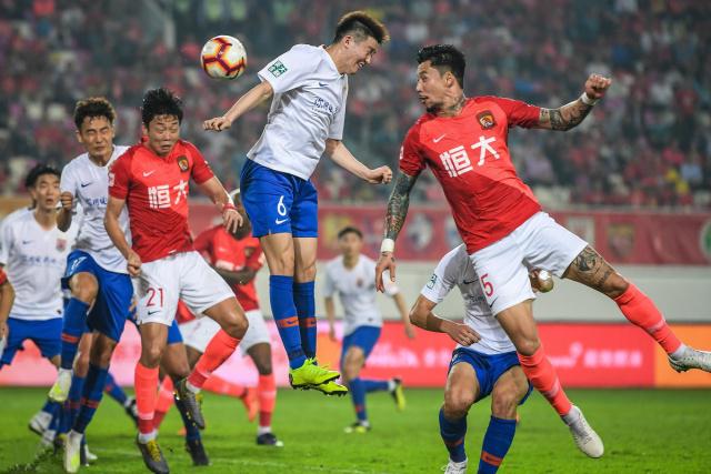 包含广州恒大主场逆转山东鲁能，榜首优势进一步扩大！的词条