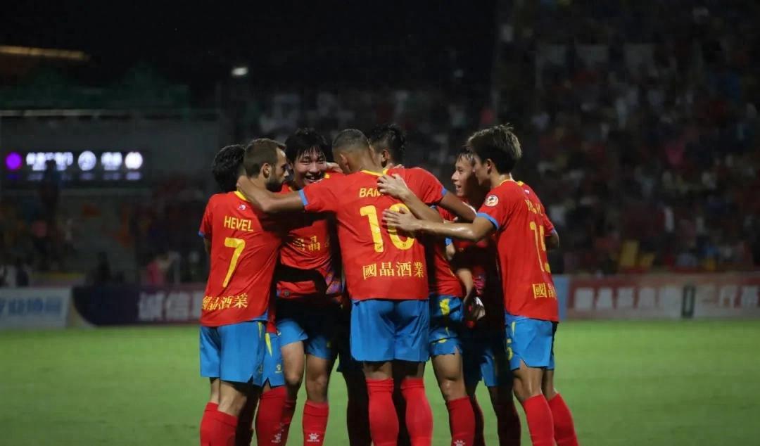 开云体育官方登录入口-比赛前夕，双方球队齐聚一堂，展望胜利的未来！