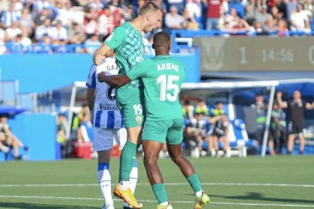 开云体育链接-阿尔梅里亚与莱加内斯争夺胜利，引人瞩目