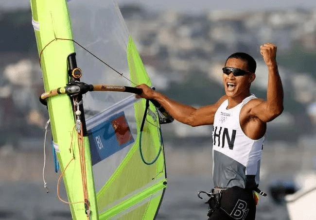 荷兰自行车选手斩获银牌，尽显实力的简单介绍