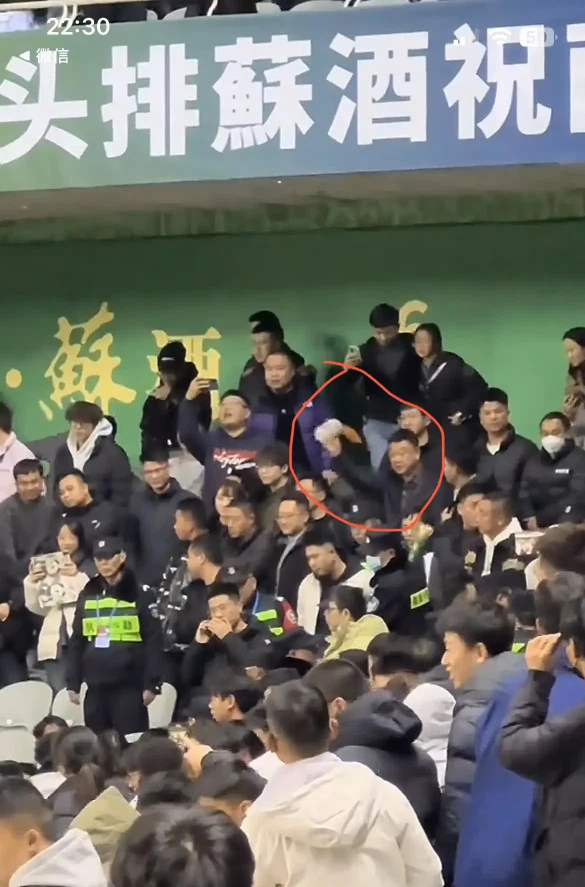 开云体育网站-破纪录比赛打响，球迷争相围观欢呼的简单介绍