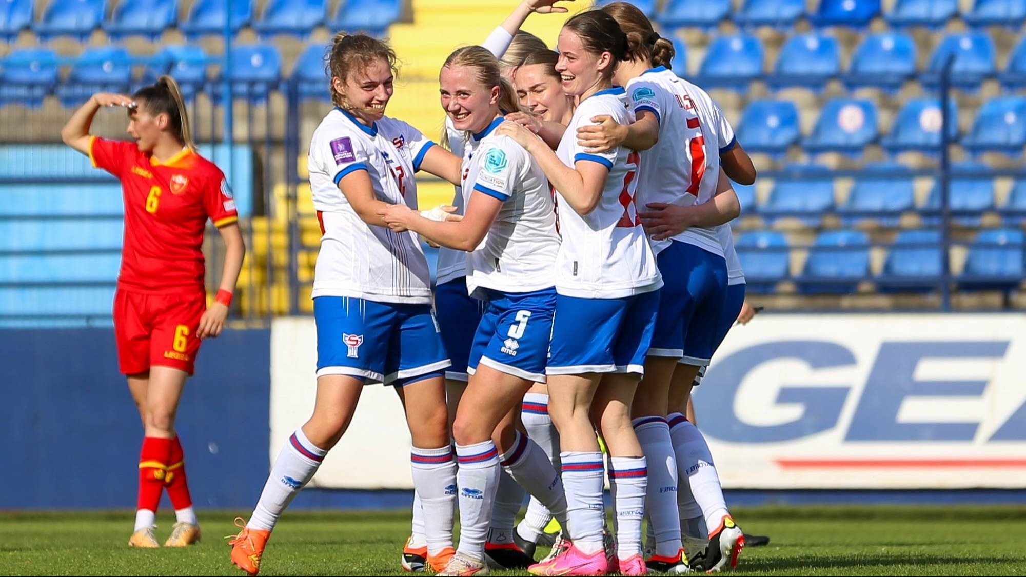 包含欧洲女足联赛实时直击，球队角逐激烈的词条