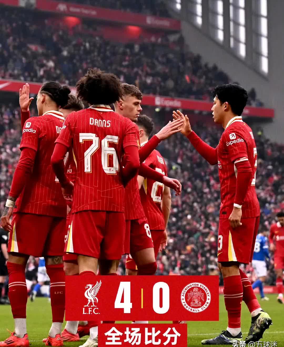 开云体育下载-球员全情投入比赛，带领球队逆转胜利