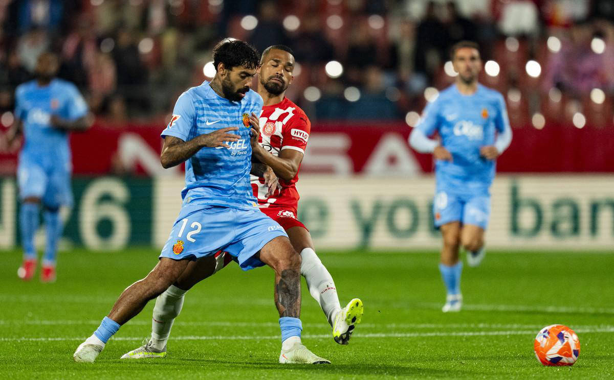 包含利物浦中场法比尼奥伤愈复出，助球队击败水晶宫的词条