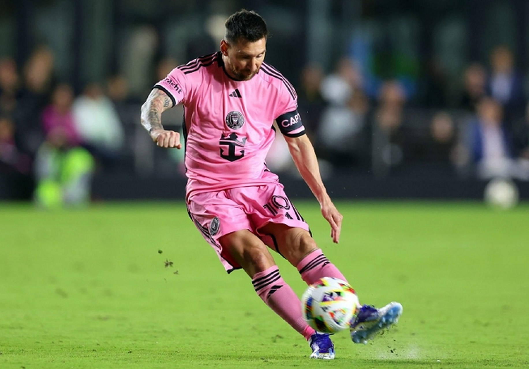 包含梅西再度挑战：国王魔法球场的比赛的词条