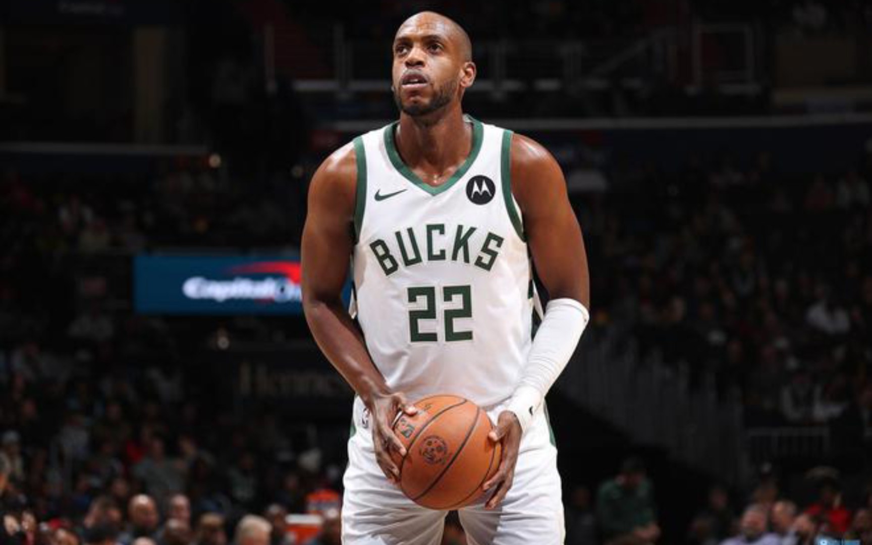 雄鹿主帅高度赞扬米德尔顿在比赛中的表现