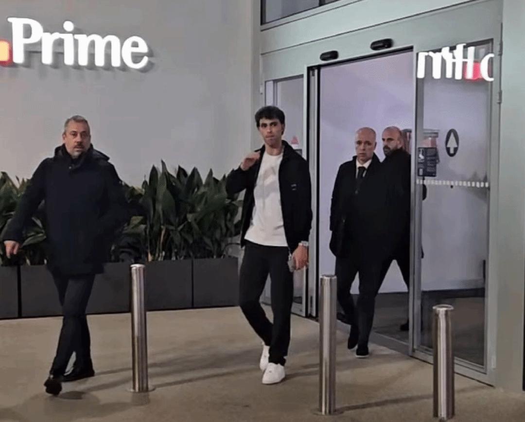 开云体育直播-AC米兰新签约球员备战下一场联赛