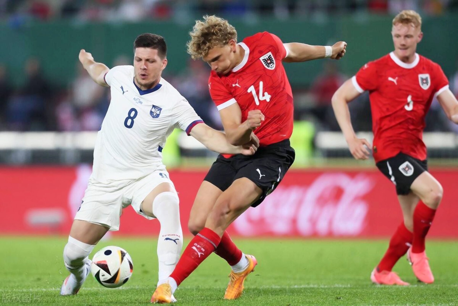 开云体育网页版-欧洲杯赛场上热血激荡，豪强争霸