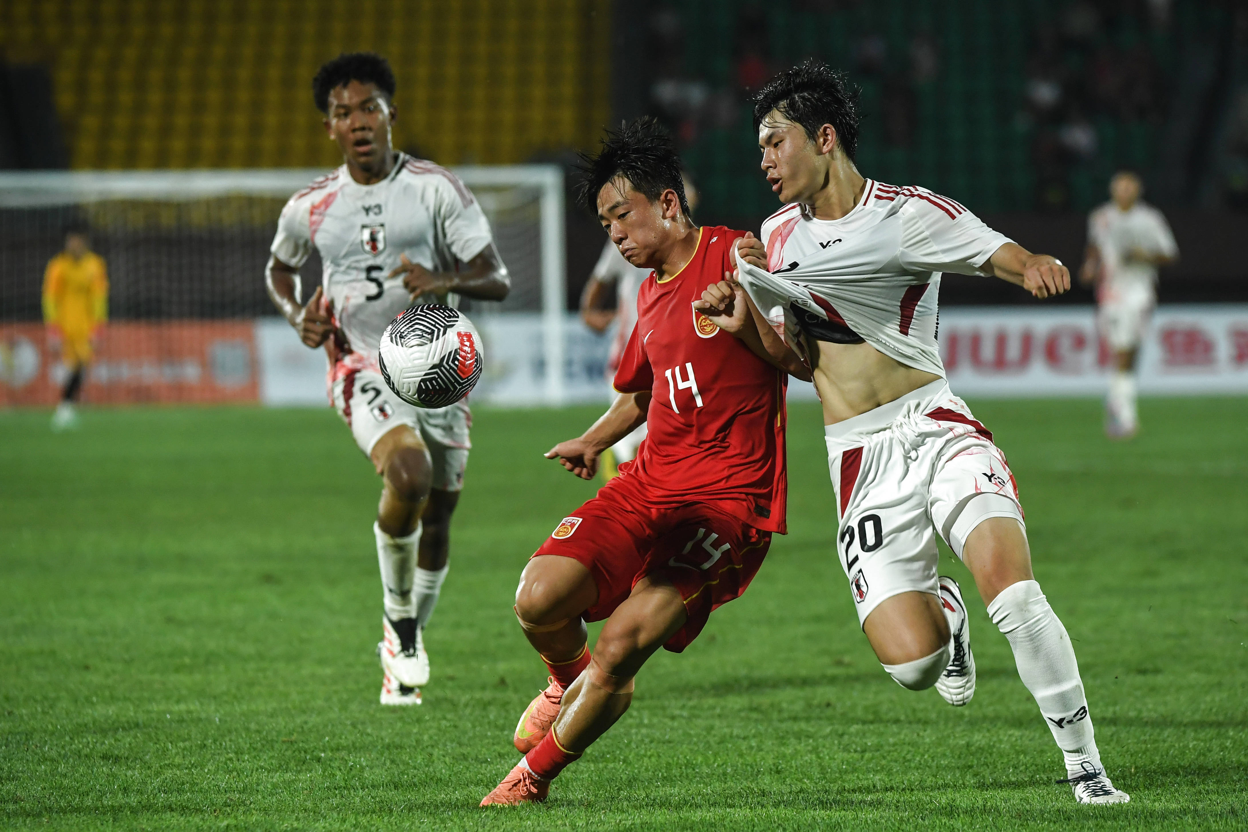 开云体育-中国足球队在国际赛事中展现出强悍实力