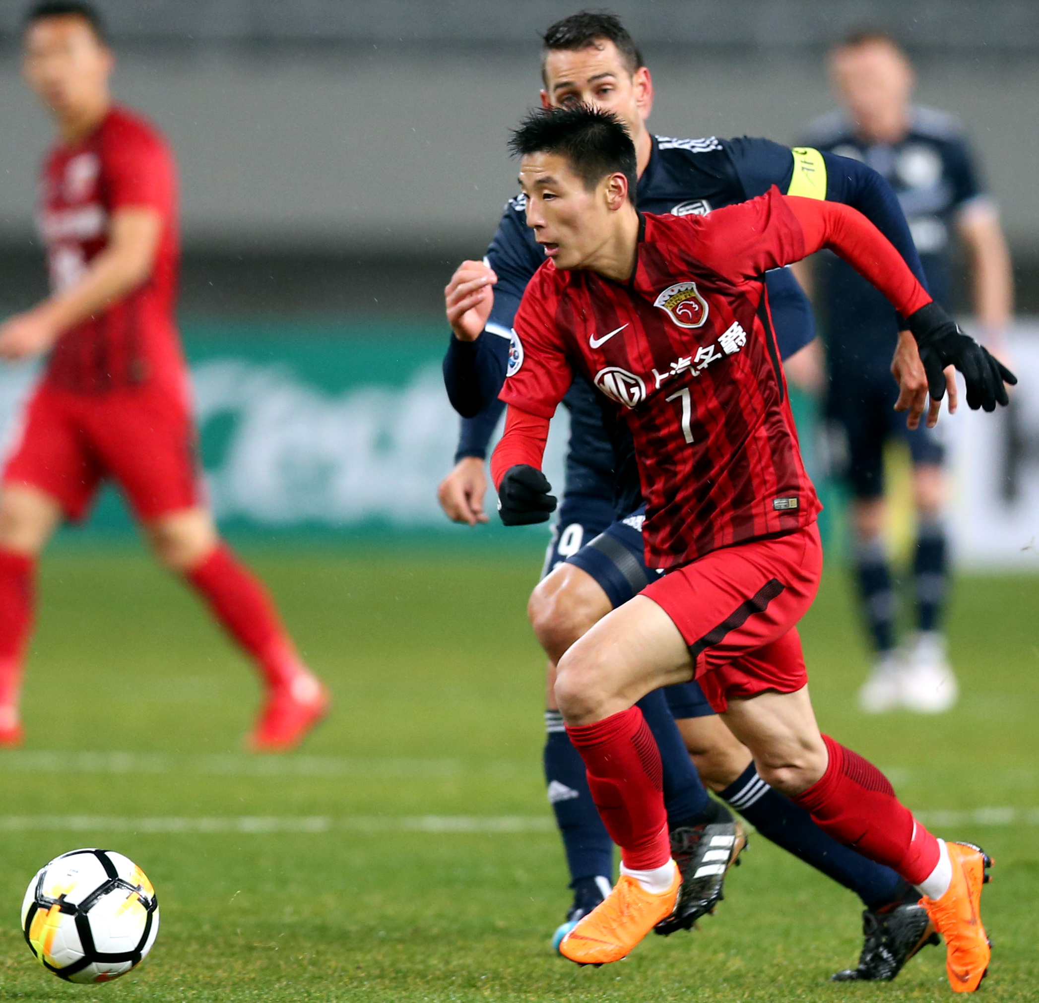 包含上海上港攻防兼备，全面备战争夺胜利的词条