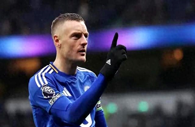 包含阿斯顿维拉逼平曼城，保级压力依旧！的词条