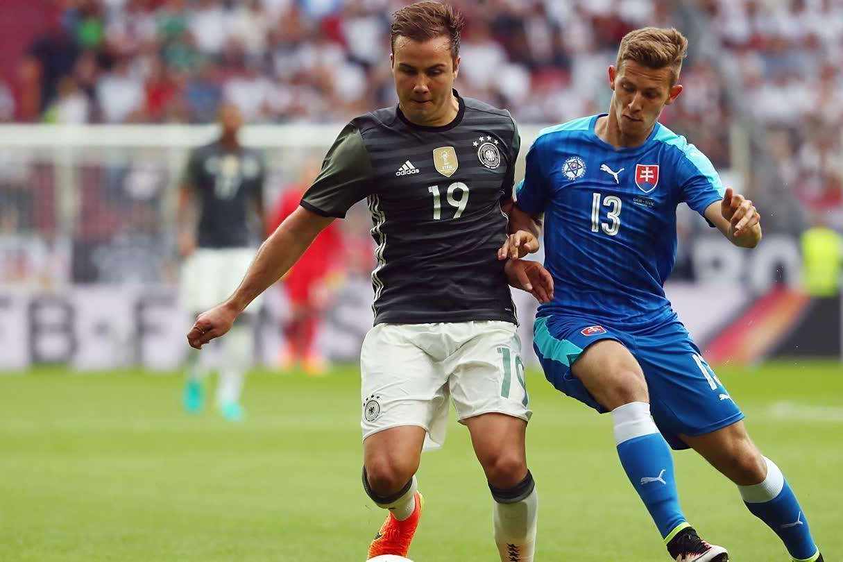 开云体育登录-欧预赛搏杀激烈，球员奋力争夺团队荣誉